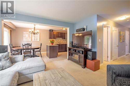 8855 Silverstar Court, Niagara Falls, ON - Indoor Photo Showing Living Room