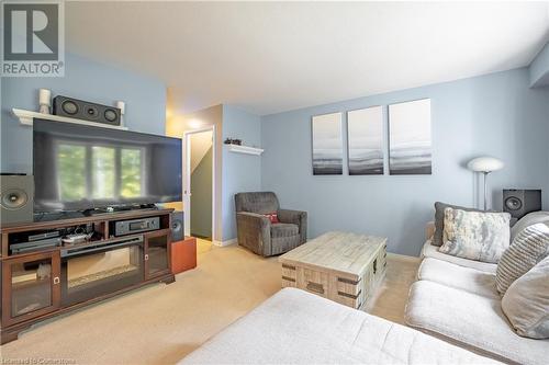 8855 Silverstar Court, Niagara Falls, ON - Indoor Photo Showing Living Room