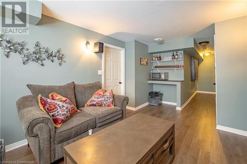 8855 Silverstar Court, Niagara Falls, ON - Indoor Photo Showing Living Room