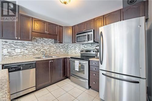 8855 Silverstar Court, Niagara Falls, ON - Indoor Photo Showing Kitchen With Double Sink