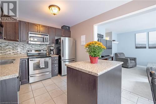 8855 Silverstar Court, Niagara Falls, ON - Indoor Photo Showing Kitchen