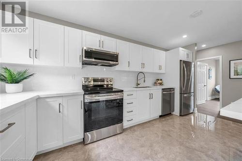 218 Memorial Drive, Brantford, ON - Indoor Photo Showing Kitchen With Upgraded Kitchen