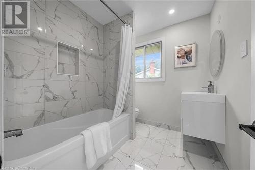 218 Memorial Drive, Brantford, ON - Indoor Photo Showing Bathroom