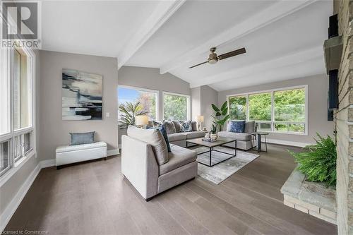 218 Memorial Drive, Brantford, ON - Indoor Photo Showing Living Room