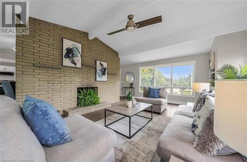 218 Memorial Drive, Brantford, ON - Indoor Photo Showing Living Room