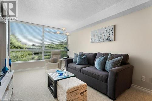 1276 Maple Crossing Boulevard Unit# 310, Burlington, ON - Indoor Photo Showing Living Room