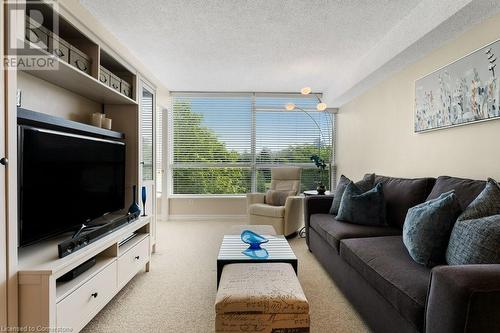 1276 Maple Crossing Boulevard Unit# 310, Burlington, ON - Indoor Photo Showing Living Room