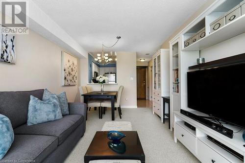 1276 Maple Crossing Boulevard Unit# 310, Burlington, ON - Indoor Photo Showing Living Room