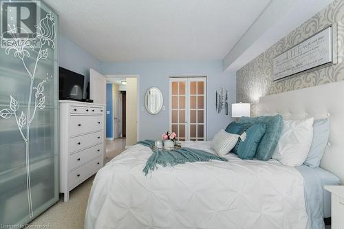 1276 Maple Crossing Boulevard Unit# 310, Burlington, ON - Indoor Photo Showing Bedroom