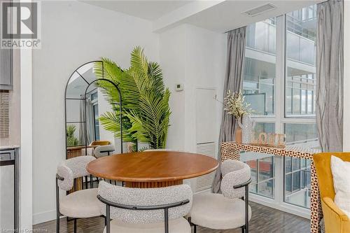 2093 Fairview Street Unit# 709, Burlington, ON - Indoor Photo Showing Dining Room