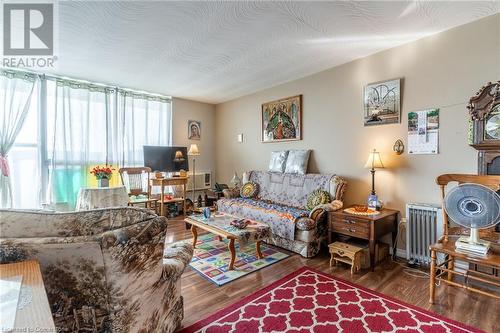 35 Towering Heights Boulevard Unit# 903, St. Catharines, ON - Indoor Photo Showing Living Room