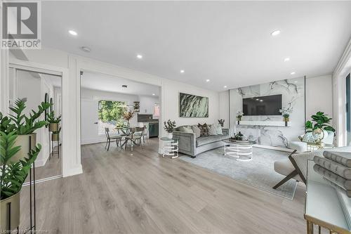 178 Seminole Road, Ancaster, ON - Indoor Photo Showing Living Room