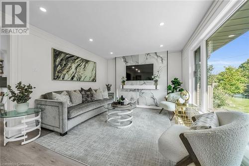 178 Seminole Road, Ancaster, ON - Indoor Photo Showing Living Room