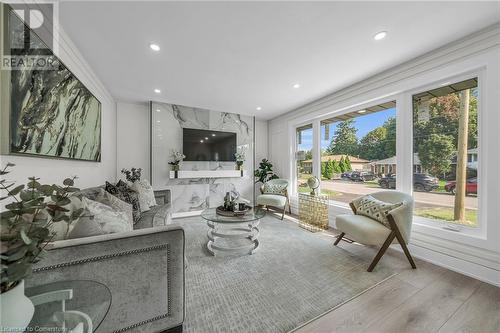 178 Seminole Road, Ancaster, ON - Indoor Photo Showing Living Room