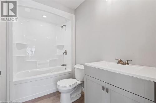 137 St George Street, Welland, ON - Indoor Photo Showing Bathroom