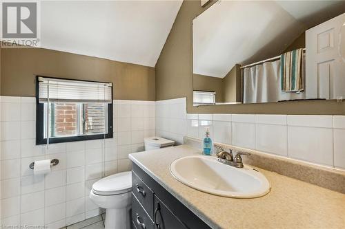 127 Grosvenor Avenue N, Hamilton, ON - Indoor Photo Showing Bathroom