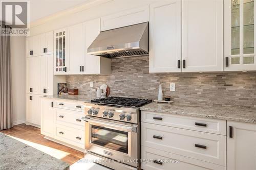 648 Halloway  (Upper Level) Drive, Kingston, ON - Indoor Photo Showing Kitchen With Upgraded Kitchen