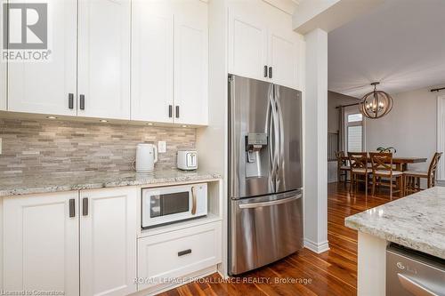 648 Halloway  (Upper Level) Drive, Kingston, ON - Indoor Photo Showing Kitchen With Upgraded Kitchen