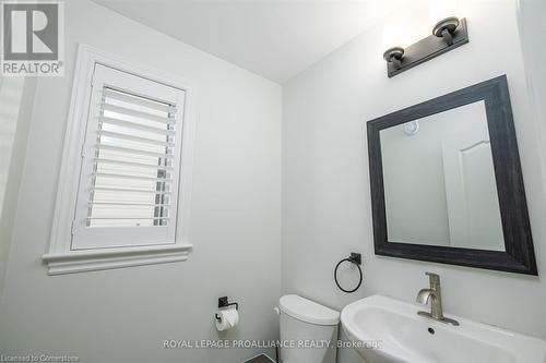 648 Halloway  (Upper Level) Drive, Kingston, ON - Indoor Photo Showing Bathroom