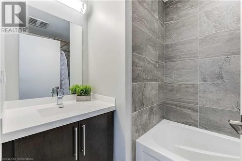 2087 Fairview Street Unit# 1808, Burlington, ON - Indoor Photo Showing Bathroom