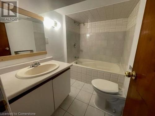 110 Sanford Avenue N Unit# Lower, Hamilton, ON - Indoor Photo Showing Bathroom