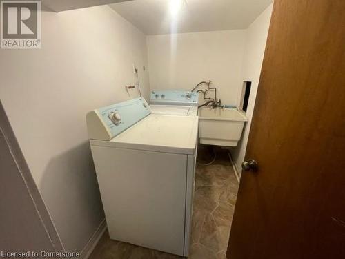 110 Sanford Avenue N Unit# Lower, Hamilton, ON - Indoor Photo Showing Laundry Room