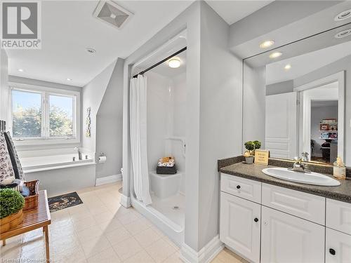 37 Maple Avenue, Flamborough, ON - Indoor Photo Showing Bathroom