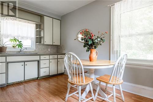 4629 Ellis Street, Niagara Falls, ON - Indoor Photo Showing Dining Room