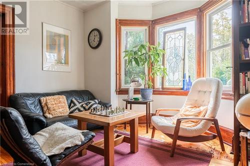 4629 Ellis Street, Niagara Falls, ON - Indoor Photo Showing Living Room