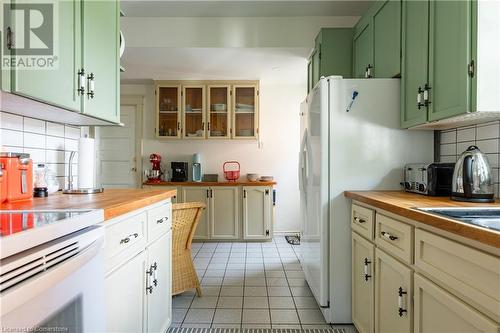 4629 Ellis Street, Niagara Falls, ON - Indoor Photo Showing Kitchen