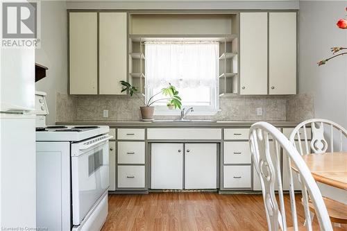 4629 Ellis Street, Niagara Falls, ON - Indoor Photo Showing Kitchen