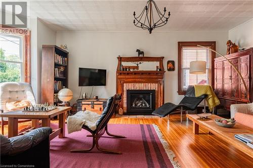 4629 Ellis Street, Niagara Falls, ON - Indoor Photo Showing Living Room With Fireplace