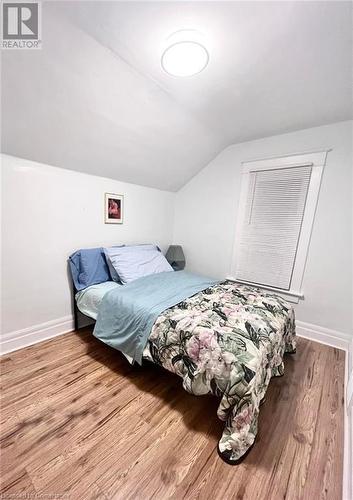 4945 Maple Street, Niagara Falls, ON - Indoor Photo Showing Bedroom