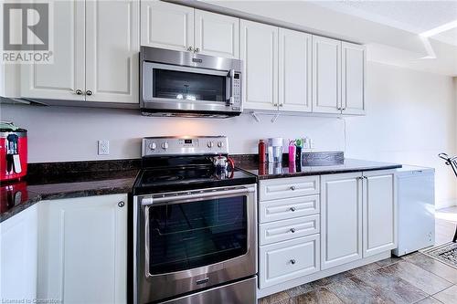 85 Charleswood Crescent, Hamilton, ON - Indoor Photo Showing Kitchen