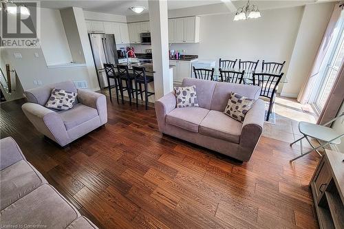 85 Charleswood Crescent, Hamilton, ON - Indoor Photo Showing Living Room