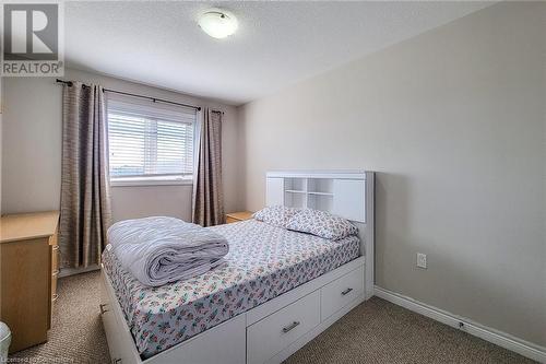 85 Charleswood Crescent, Hamilton, ON - Indoor Photo Showing Bedroom