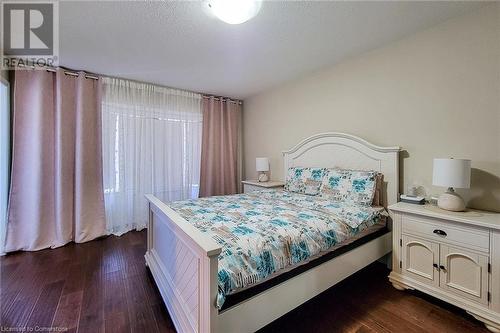 85 Charleswood Crescent, Hamilton, ON - Indoor Photo Showing Bedroom