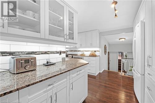 124 Nash Road S, Hamilton, ON - Indoor Photo Showing Kitchen With Upgraded Kitchen