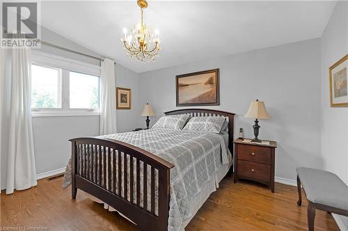 124 Nash Road S, Hamilton, ON - Indoor Photo Showing Bedroom