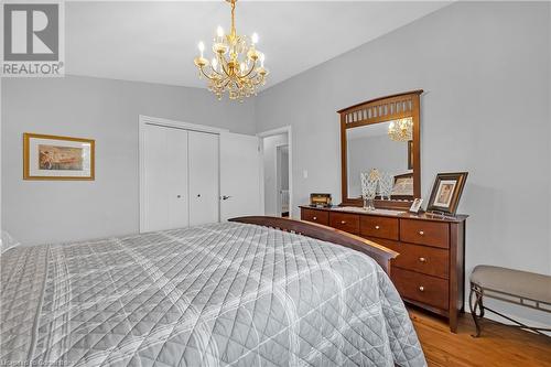 124 Nash Road S, Hamilton, ON - Indoor Photo Showing Bedroom