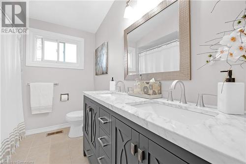 124 Nash Road S, Hamilton, ON - Indoor Photo Showing Bathroom