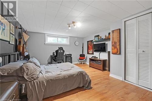 124 Nash Road S, Hamilton, ON - Indoor Photo Showing Bedroom