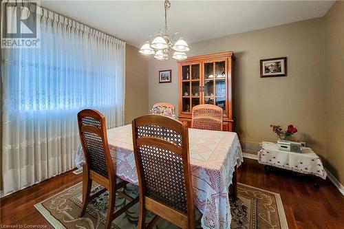 31 Foxmeadow Drive, Hamilton, ON - Indoor Photo Showing Dining Room