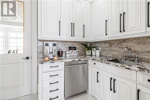 14 Wisteria Lane, York, ON - Indoor Photo Showing Kitchen With Upgraded Kitchen