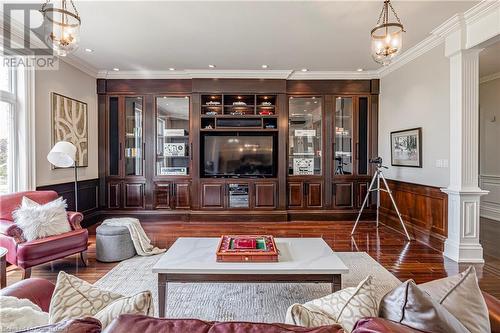 14 Wisteria Lane, York, ON - Indoor Photo Showing Living Room