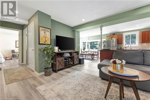 2588 King Street E, Hamilton, ON - Indoor Photo Showing Living Room