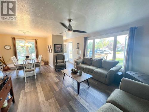 424 Frontenac Cres, Timmins, ON - Indoor Photo Showing Living Room