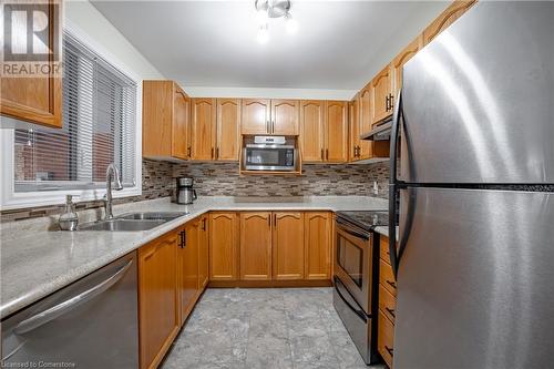 31 Kinross Street Unit# 5, Caledonia, ON - Indoor Photo Showing Kitchen With Double Sink