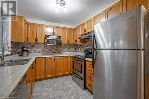 31 Kinross Street Unit# 5, Caledonia, ON - Indoor Photo Showing Kitchen With Double Sink