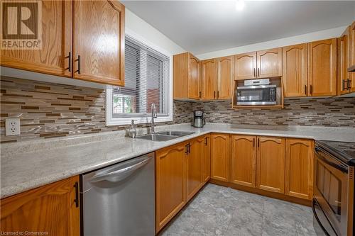 31 Kinross Street Unit# 5, Caledonia, ON - Indoor Photo Showing Kitchen With Double Sink